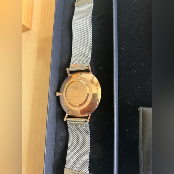 Fearmoore Watch with Two Strap options - Picture 4 of 8